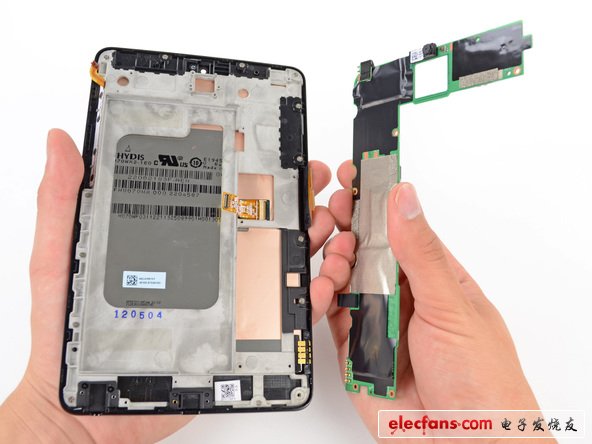 拆下Nexus 7 的主板可以看到，PCB電路板堆放著 1 GB Hynix H5TC2G83CFR DDR3 RAM，還有和 MacBook Pro Retina相同的功能模塊