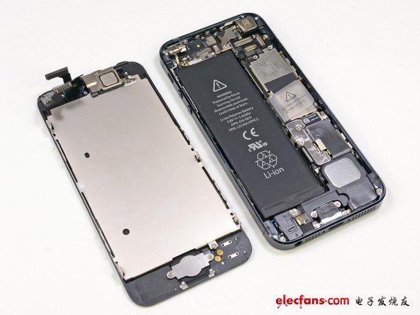 iphone5內(nèi)部及顯示屏前后蓋一覽無(wú)遺。我們可以看到什么？大容量電池？天線連接器？麥克風(fēng)？攝像機(jī)？手機(jī)振動(dòng)器