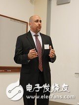 Altera電源事業(yè)行銷總監(jiān)Mark Davidson指出，Altera最新電源優(yōu)化參考設(shè)計，讓客戶僅需簡易三步驟即可完成產(chǎn)品設(shè)計。