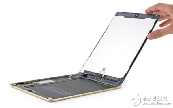 iPad Air 2 成為了“全球最薄的平板”，The Verge 評(píng)價(jià)說(shuō)它“薄得像塊屏幕”。拆機(jī)大神 iFixit 將它大卸八塊，來(lái)看看這個(gè)機(jī)身中隱藏了什么。