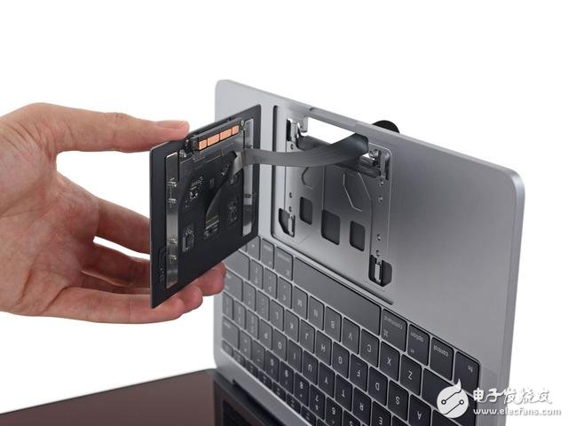 蘋(píng)果新Macbook Pro13寸拆解：集成度創(chuàng)新高度 搭配史上最好音質(zhì)