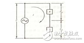 以SnO2氣敏元件為例，它是由0.1--10um的晶體集合而成，這種晶體是作為N型半導(dǎo)體而工作的。在正常情況下，是處于氧離子缺位的狀態(tài)。當(dāng)遇到離解能較小且易于失去電子的可燃性氣體分子時(shí)，電子從氣體分子向半導(dǎo)體遷移，半導(dǎo)體的載流子濃度增加，因此電導(dǎo)率增加。而對(duì)于P型半導(dǎo)體來說，它的晶格是陽離子缺位狀態(tài)，當(dāng)遇到可燃性氣體時(shí)其電導(dǎo)率則減小。